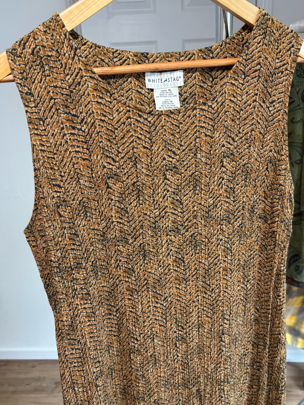 90s lightweight geo boho maxi dress, size 16 - Picture 3 of 8